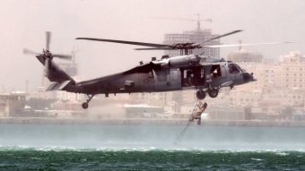 US sailors conduct cast and recovery training in Bahrain
