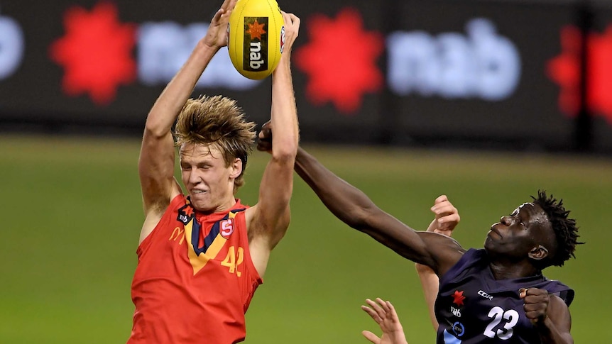 Jack Lukosius in action during the match between Victoria Metro and South Australia at the 2018 NAB AFL U18 Championships