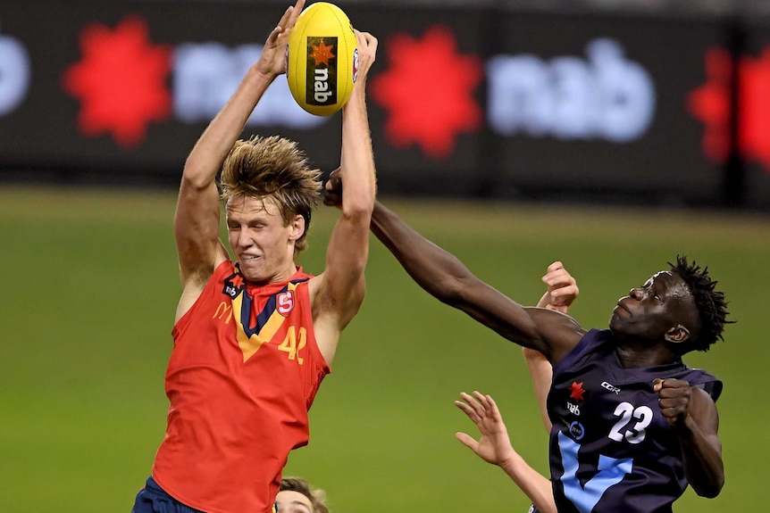 Jack Lukosius in action during the match between Victoria Metro and South Australia at the 2018 NAB AFL U18 Championships