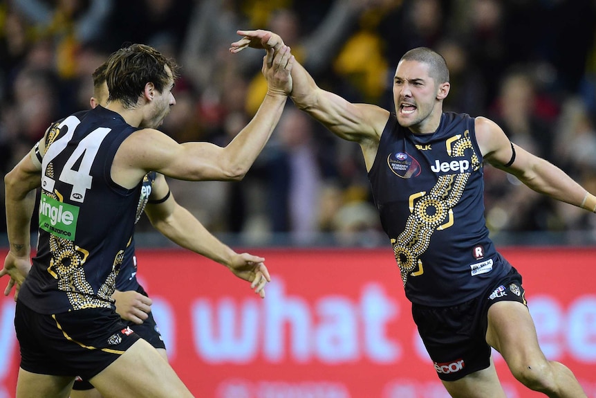 Richmond Tigers celebrate goal against Essendon