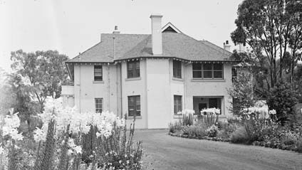 View of Old Canberra House at Acton in 1926.