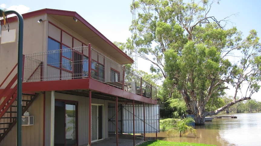 A reminder from more than a year ago of the risk to shacks along the Murray