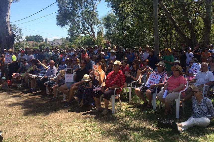 Residents against Melbourne's sky train project