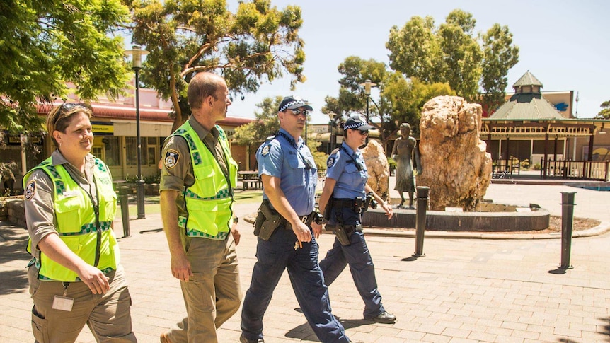 Image of council rangers and police on patrol in the Kalgoorlie CBD.