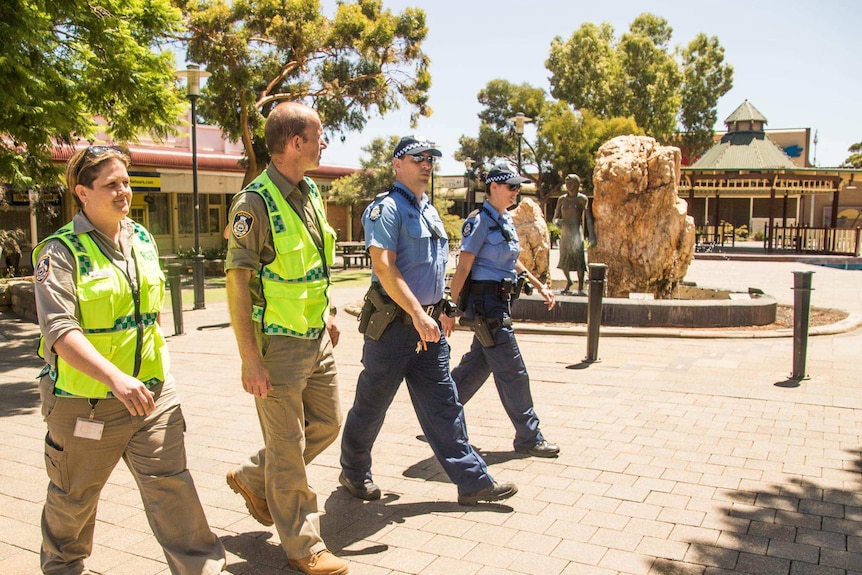 Image of council rangers and police on patrol in the Kalgoorlie CBD.