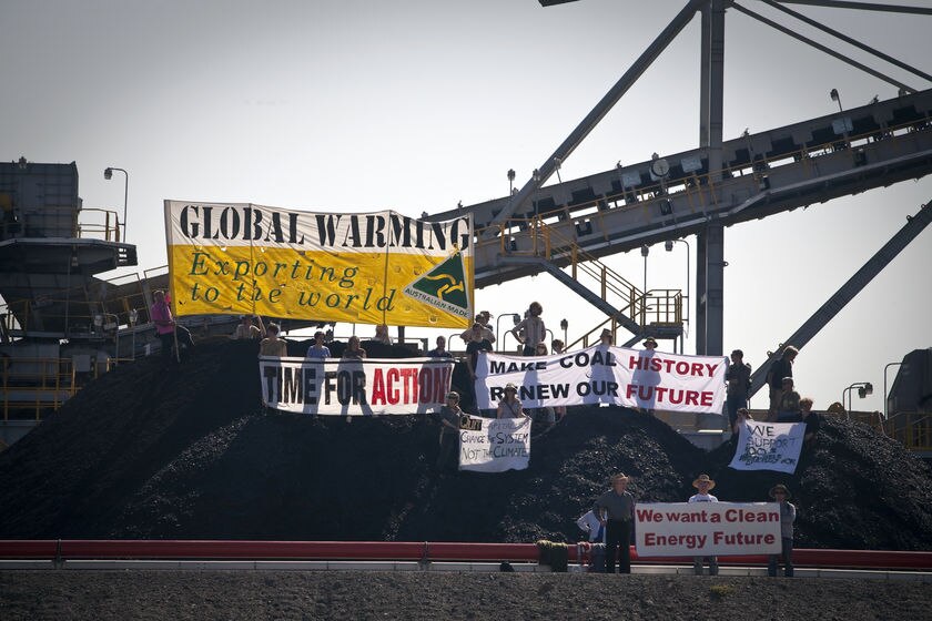 Protesters shut down Port of Newcastle - ABC News