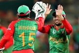 Bangladesh celebrates the run out of Samiullah Shenwari