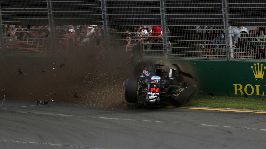 Fernando Alonso crashes spectacularly at Australian Grand Prix