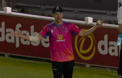 Brad Currie takes a contender for greatest catch in history during T20 blast competition
