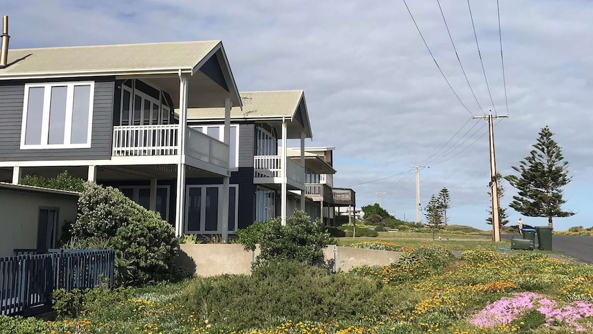 Two-storey beach houses