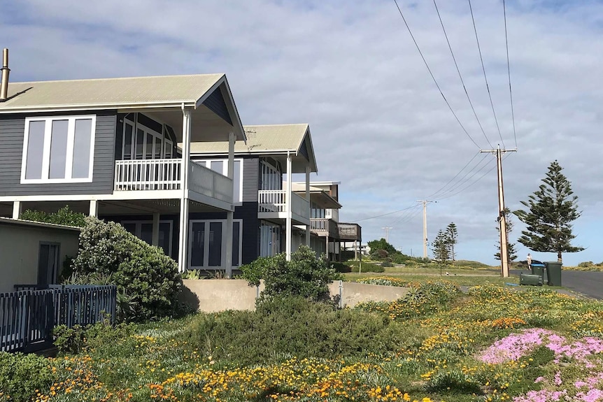 Two-storey beach houses