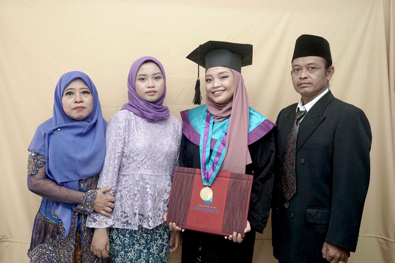 Niken Mawar dan Keluarga