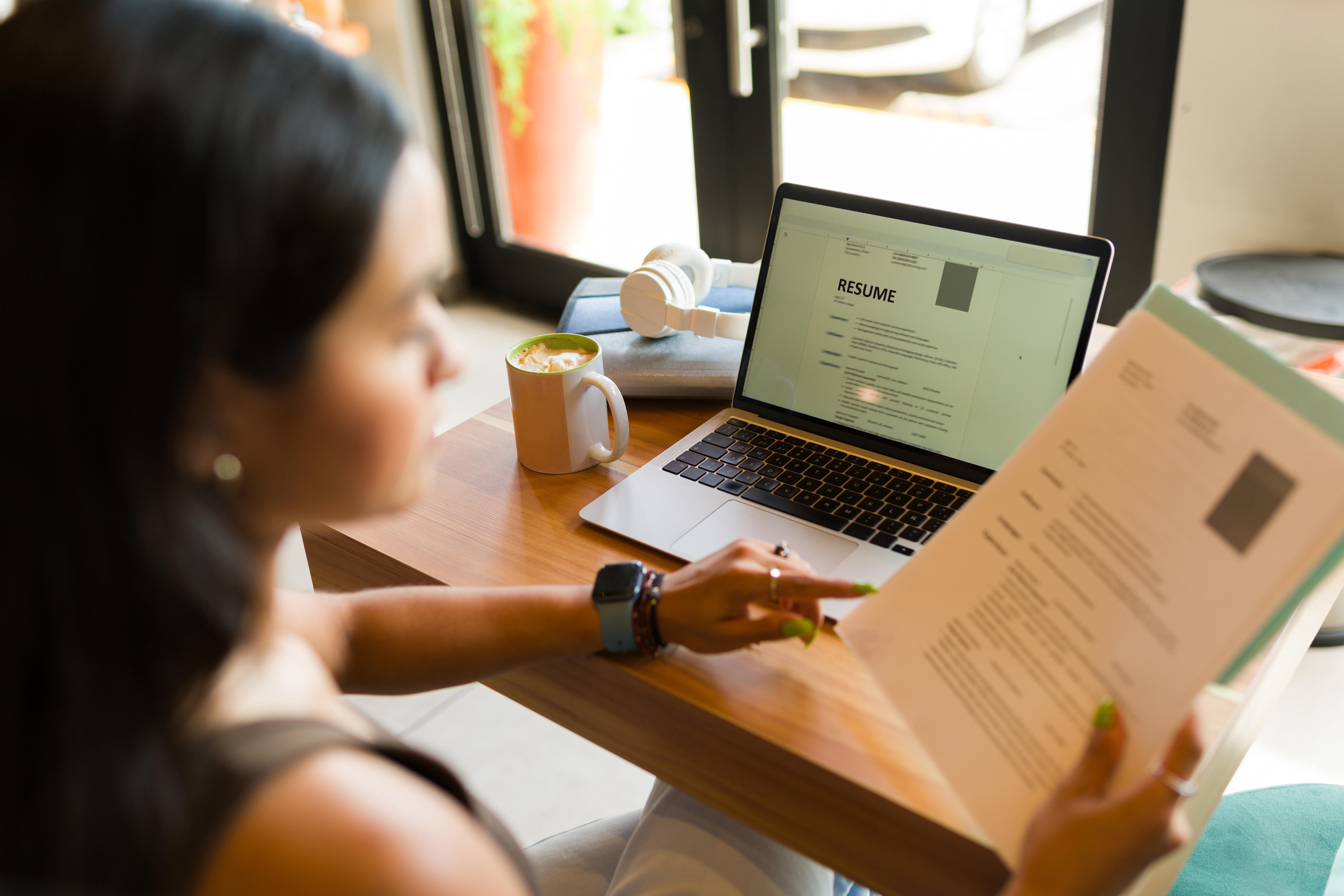 The dos and don’ts of job hunting while still employed