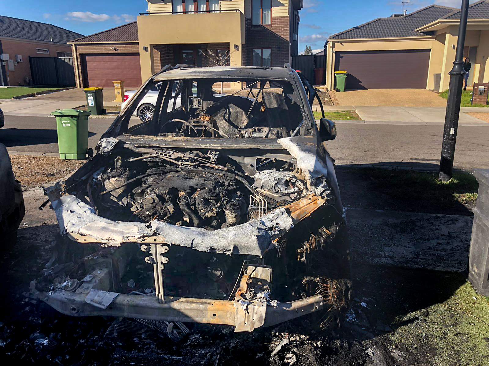 Firebomb attacks on homes and cars as Melbourne suburban crime war ...