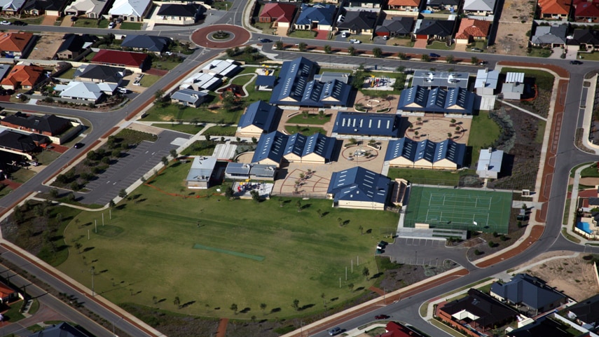 Comet Bay Primary School south of Perth aerial.jpg