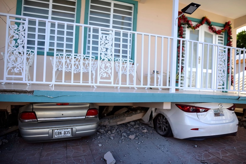 Building collapses onto cars