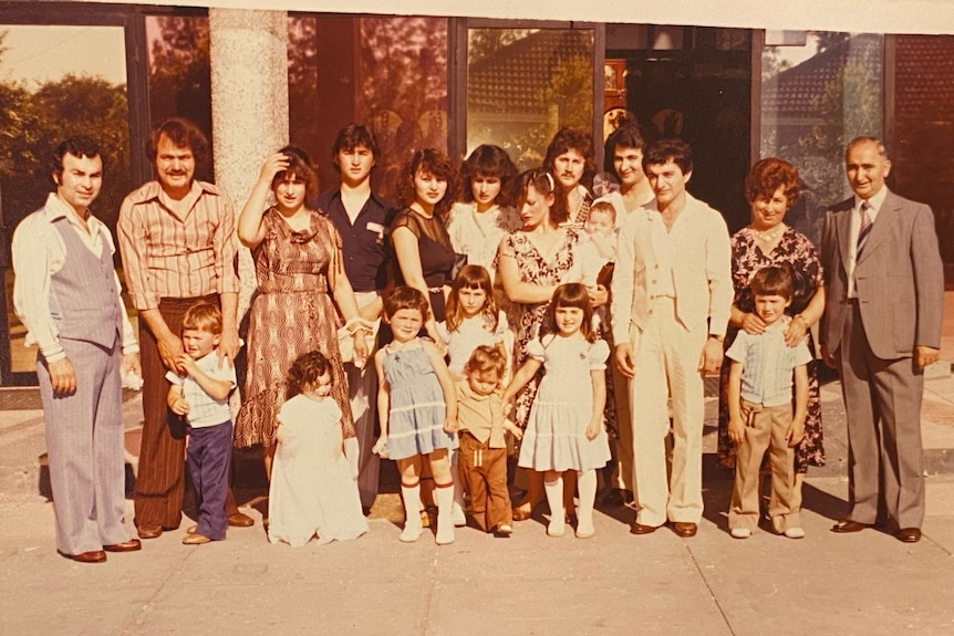 Παλιά φωτογραφία μιας μεγάλης οικογένειας
