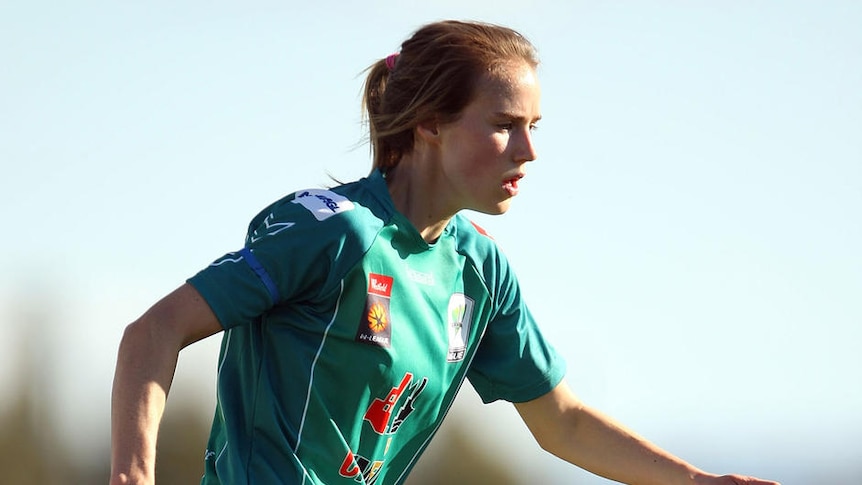 Ellyse Perry will have to leave Canberra United is she wants to continue her soccer-cricket double act.