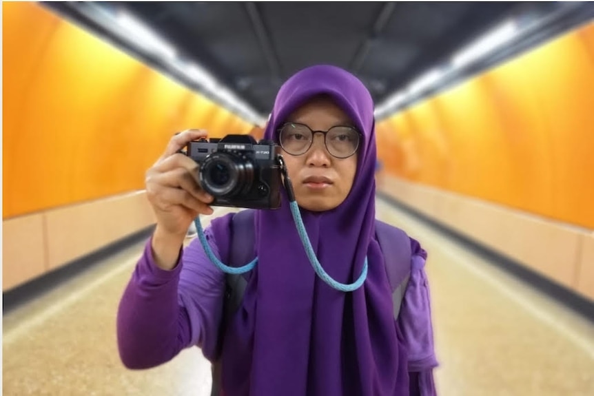 Hong Kong protest reporter, Indonesian citizen journalist Yuli Riswati,  deported after detention - ABC News