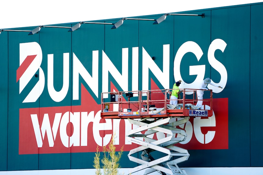 A Bunnings sign.