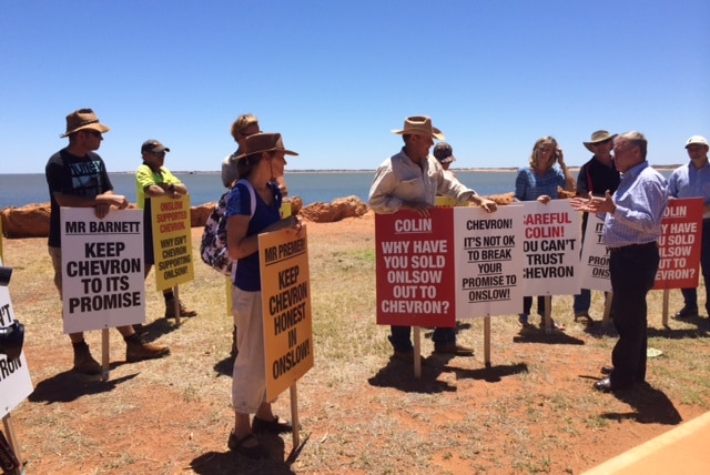Colin Barnett addresses protesters at Onslow