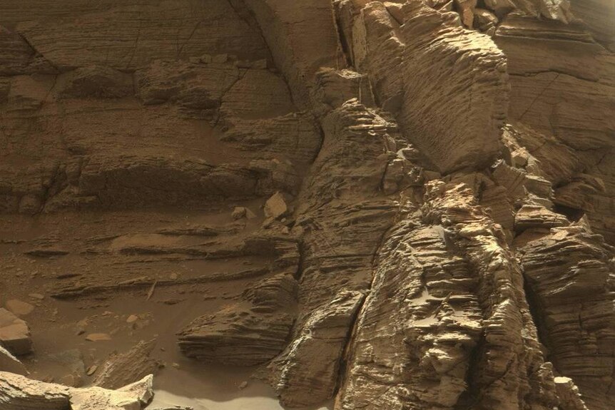 An outcrop with finely layered rocks within the Murray Buttes region on lower Mount Sharp