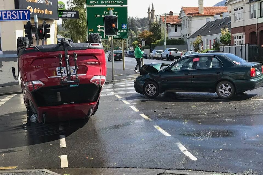 Cars crash on Davey and Anthill Streets