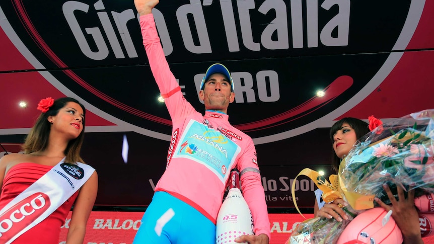 Nibali retains Giro pink jersey