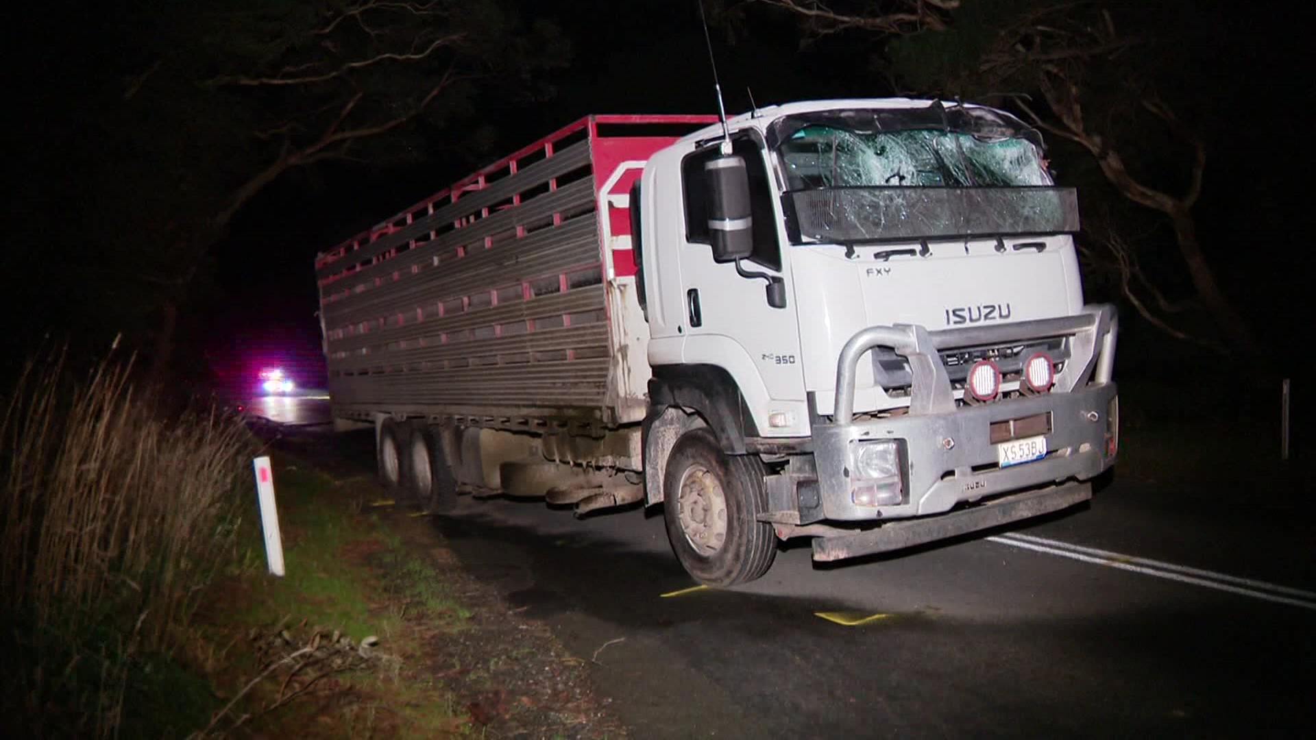Woman comes to AFL great Tony Modra's aid after Fleurieu Peninsula truck  crash - ABC News
