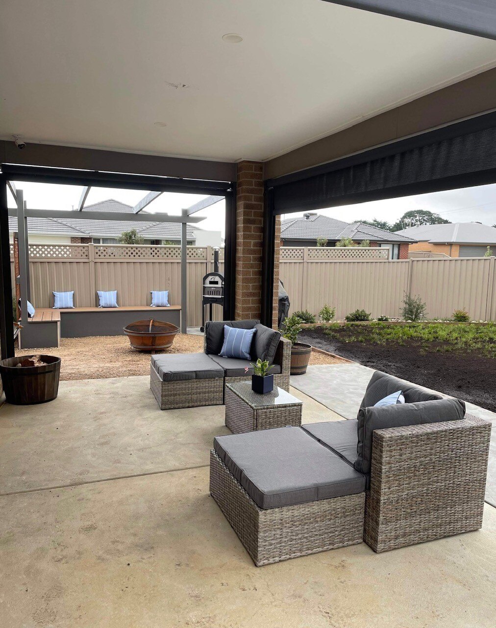 a backyard garden with couches.