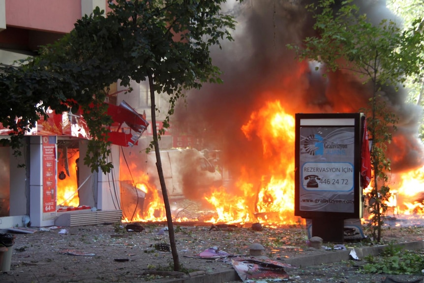 Blast kills three in Ankara