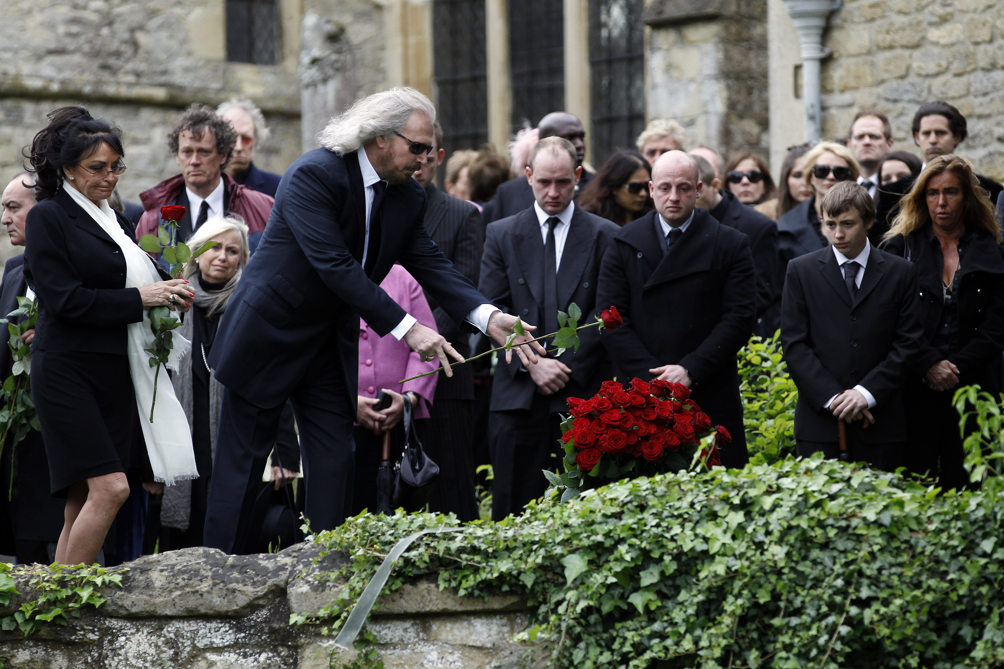Family farewell 'beautiful' Robin Gibb - ABC News