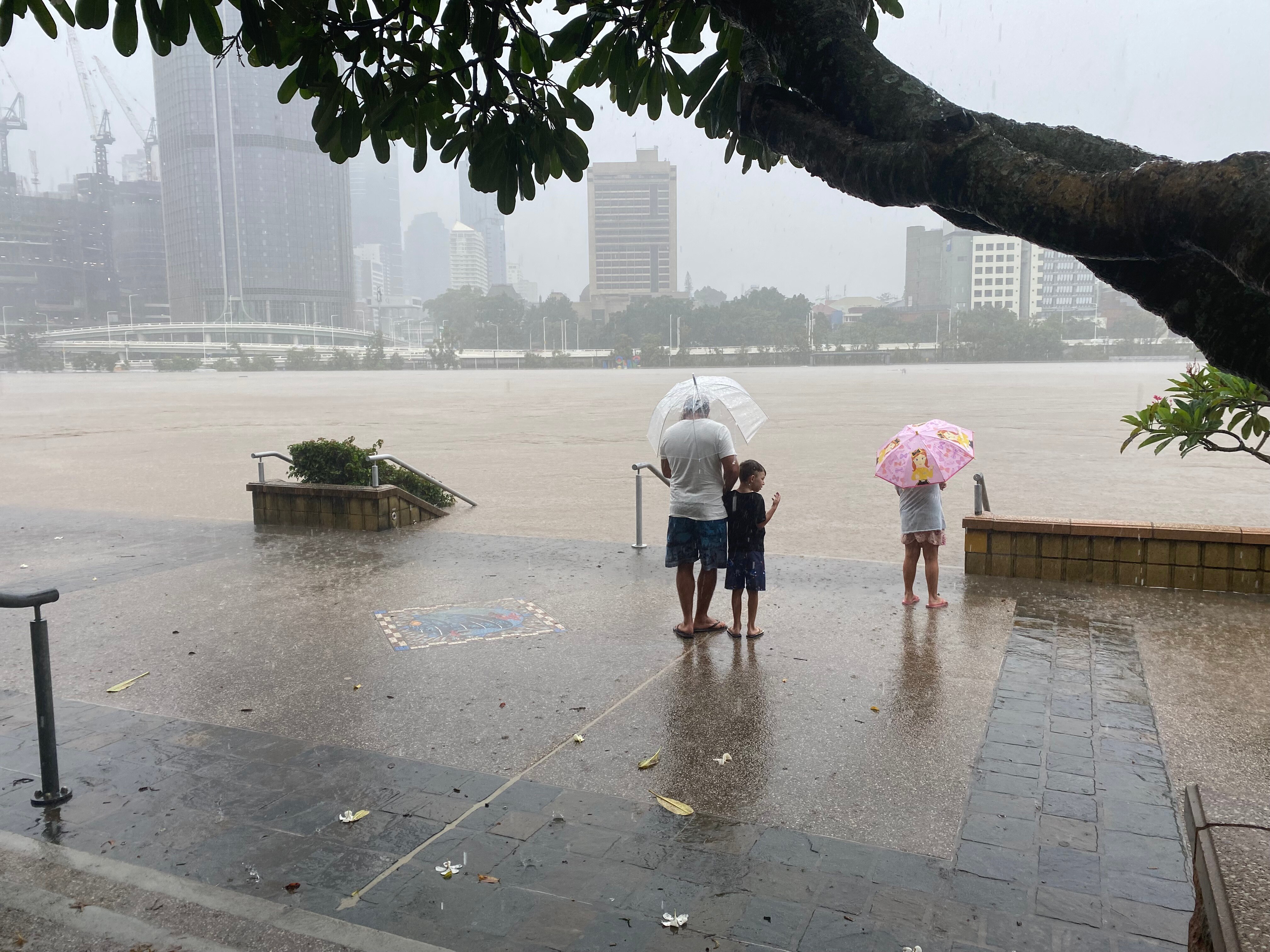 Live: Brisbane braces for 'major' flood as weather system slowly moves south