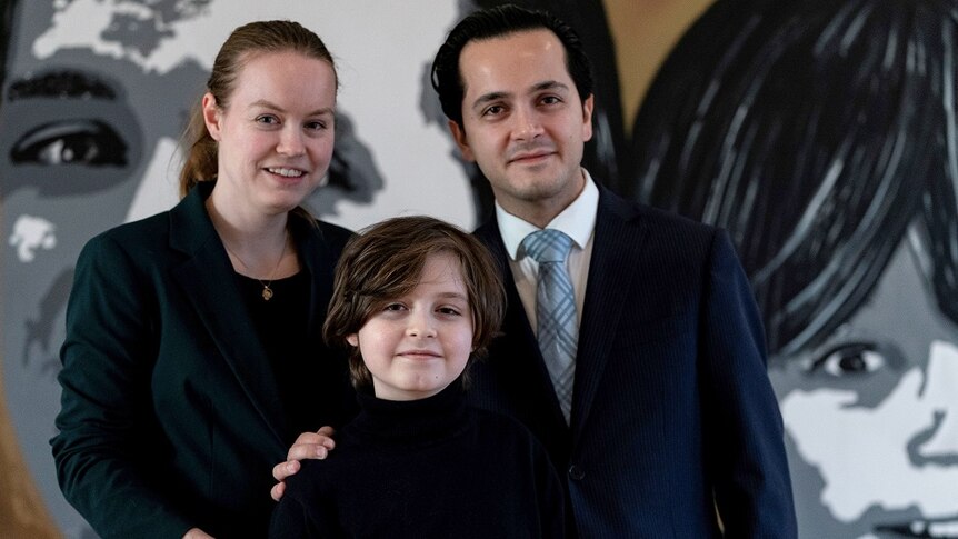 Laurent Simons with his parents standing in a room.
