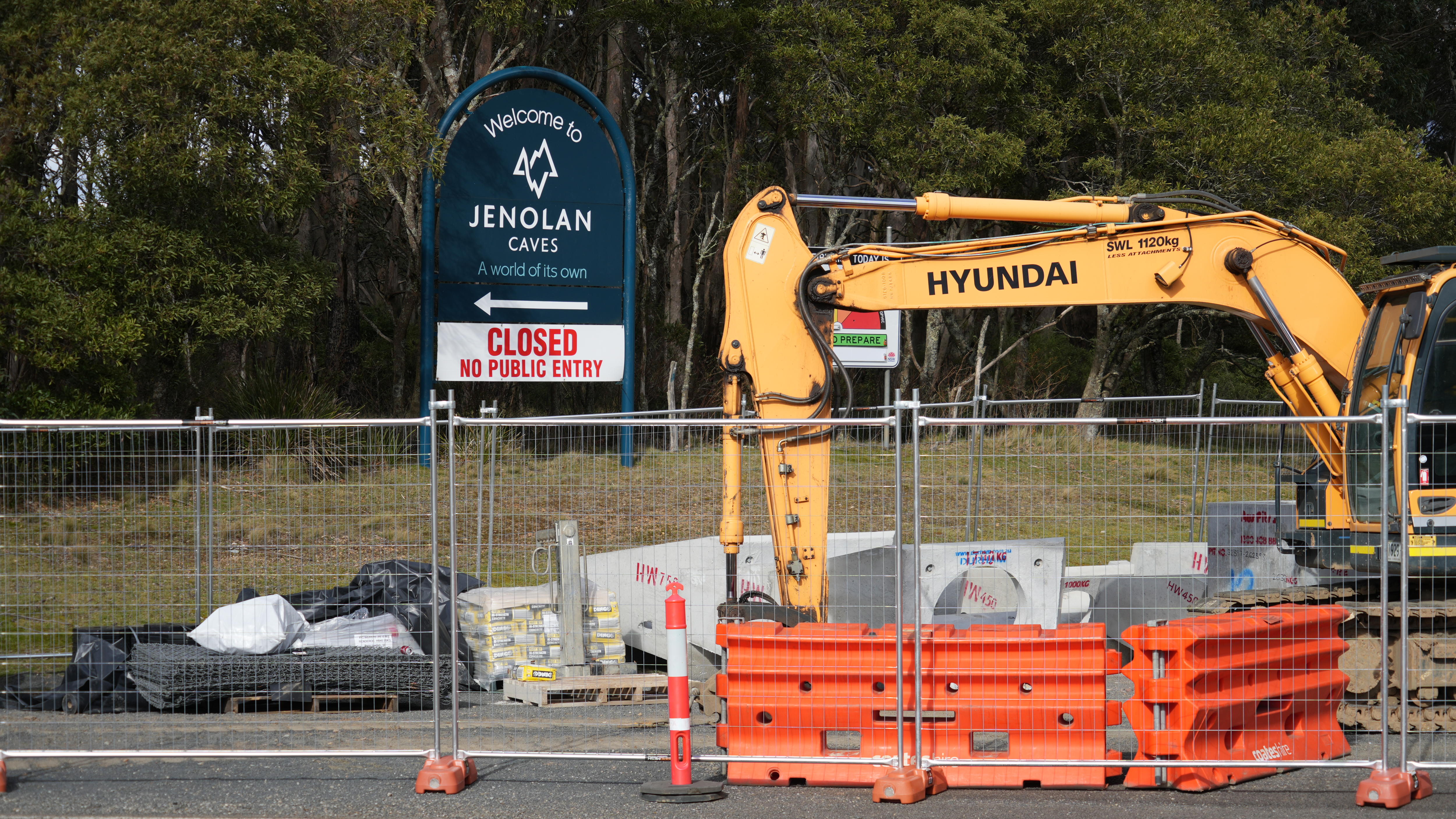 'Dead quiet' shops struggle after bridge's failure closes highway