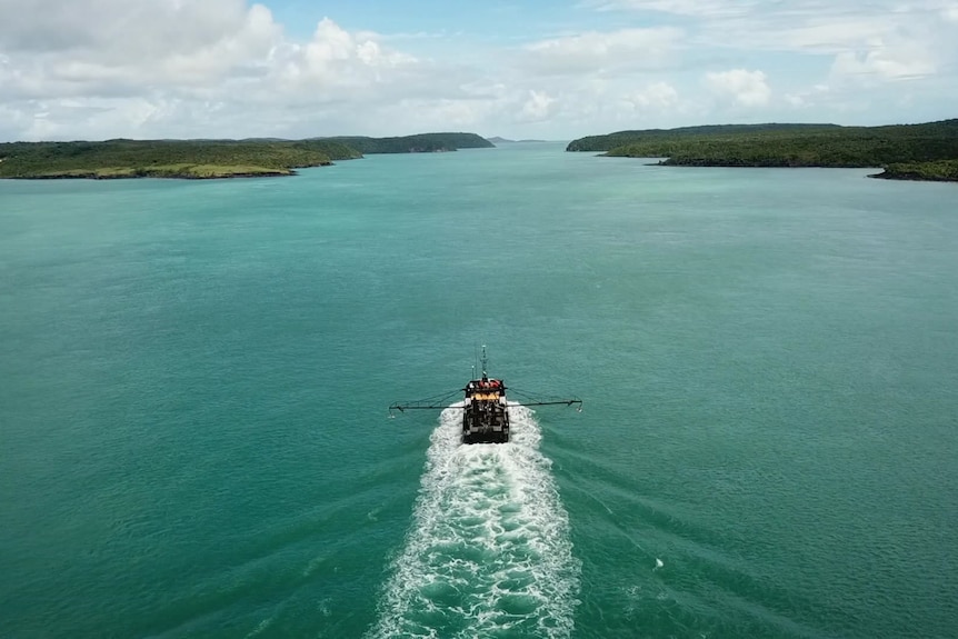 Photo of a boat.