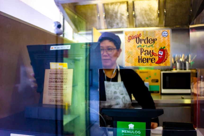 黛比·古那万在墨尔本经营一家印尼马来风味的小餐馆