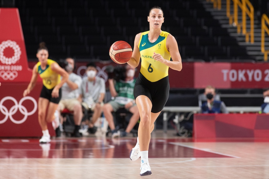 Steph Talbot dribbles the basketball and is running down the court.