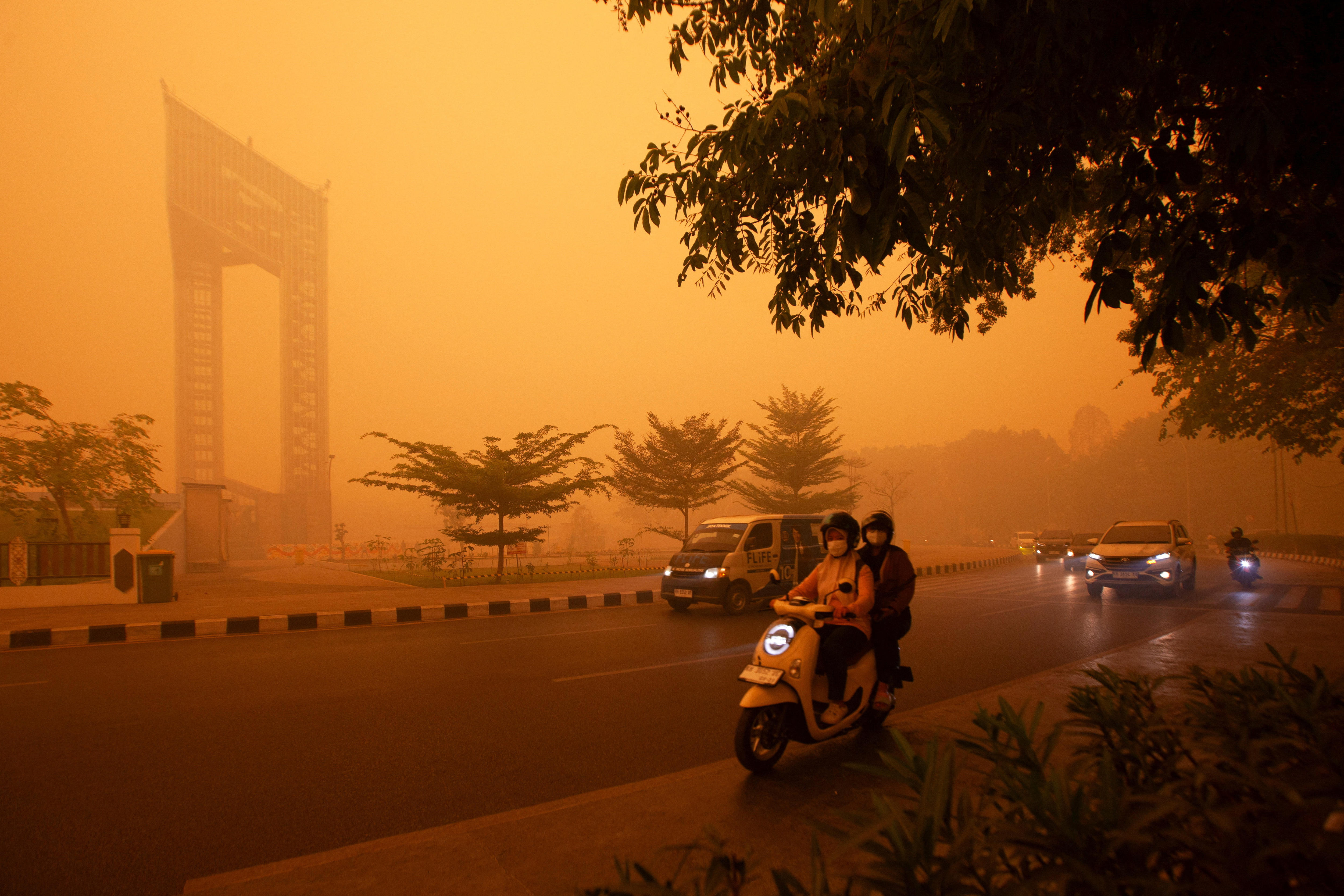 Indonesia to deploy dry ice to reduce thick haze from fires
