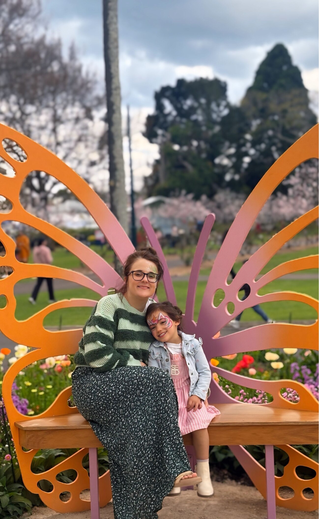 Kate with daughter Evie sitting on a park bench
