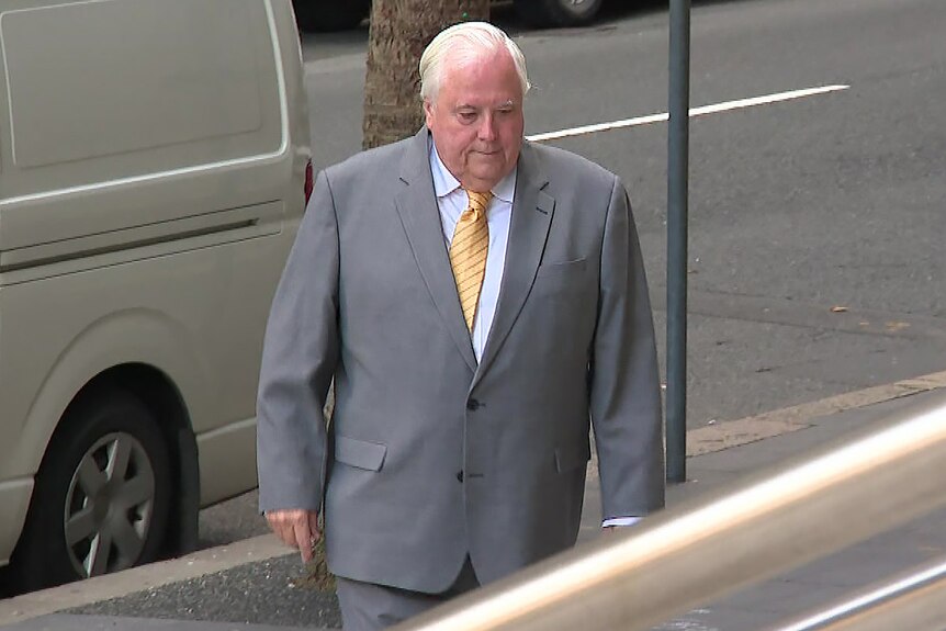 Clive Palmer walks into court 