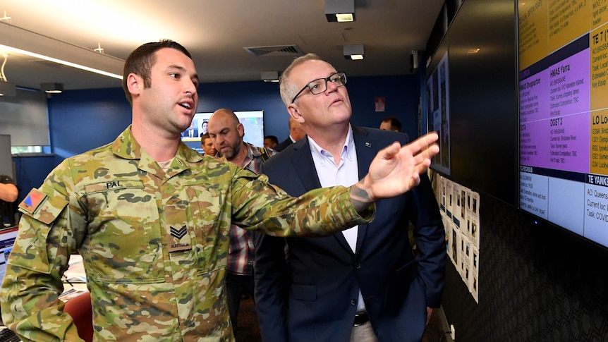 Prime Minister Scott Morrison gets an ADF flood briefing 