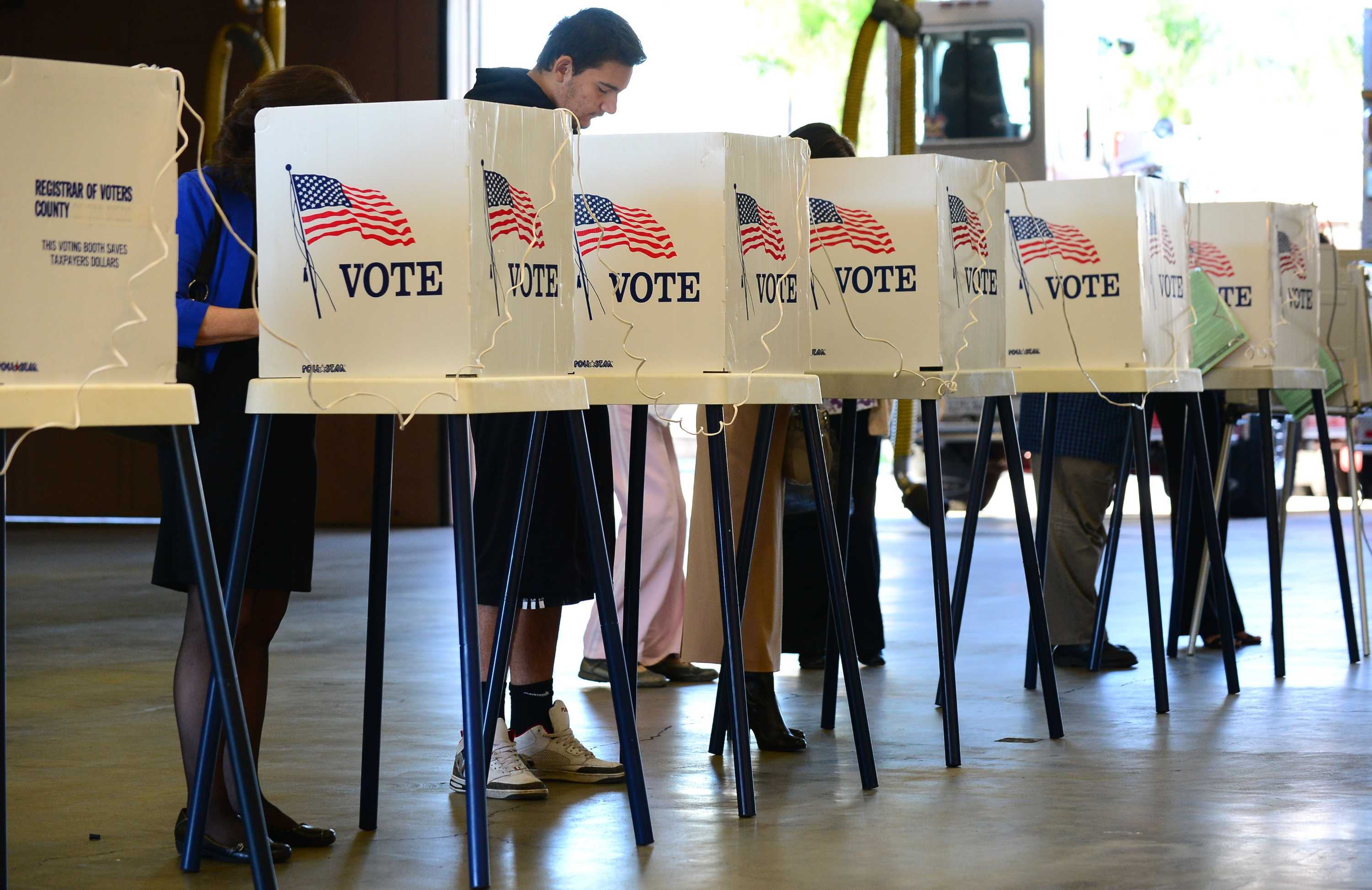 Queues remain as some polls close in US election - ABC listen