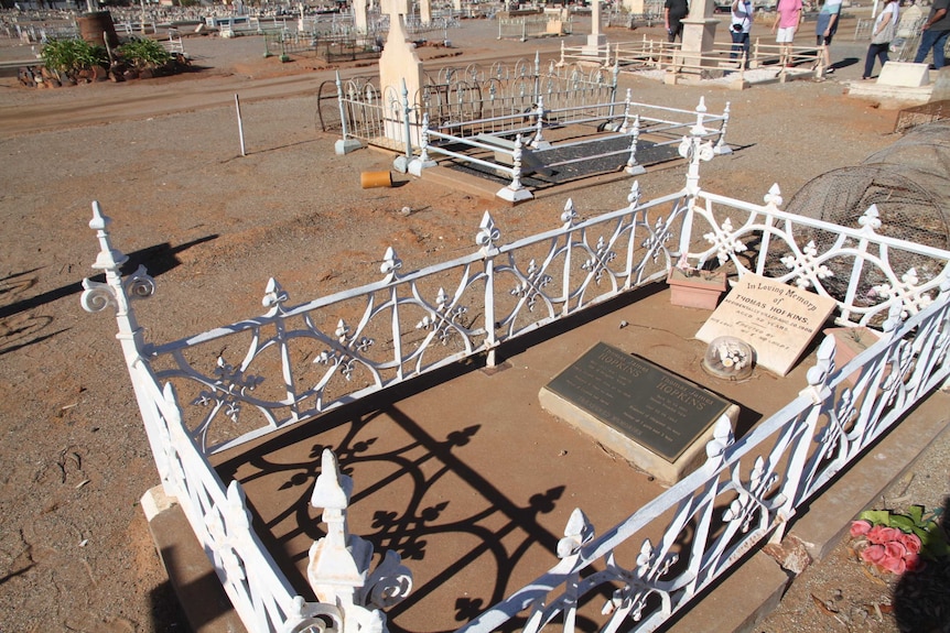 A picture of a grave at the Broken Hill Cemetery