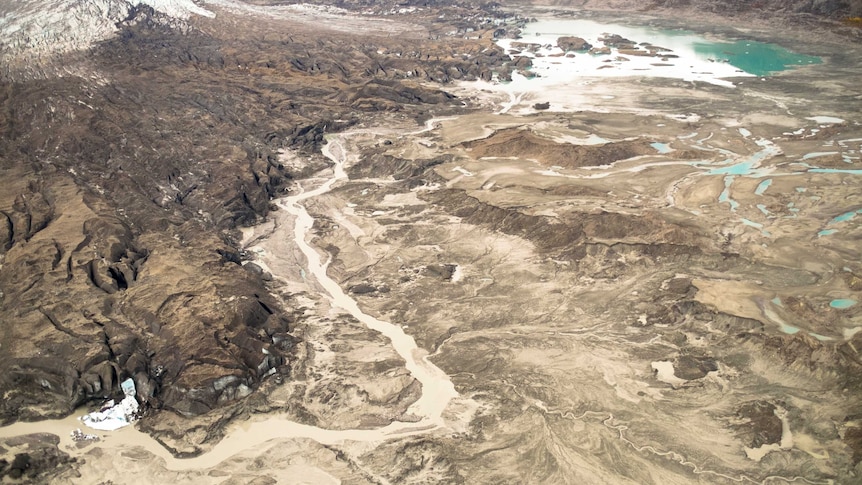 Canada glacier melt triggers 'river piracy'