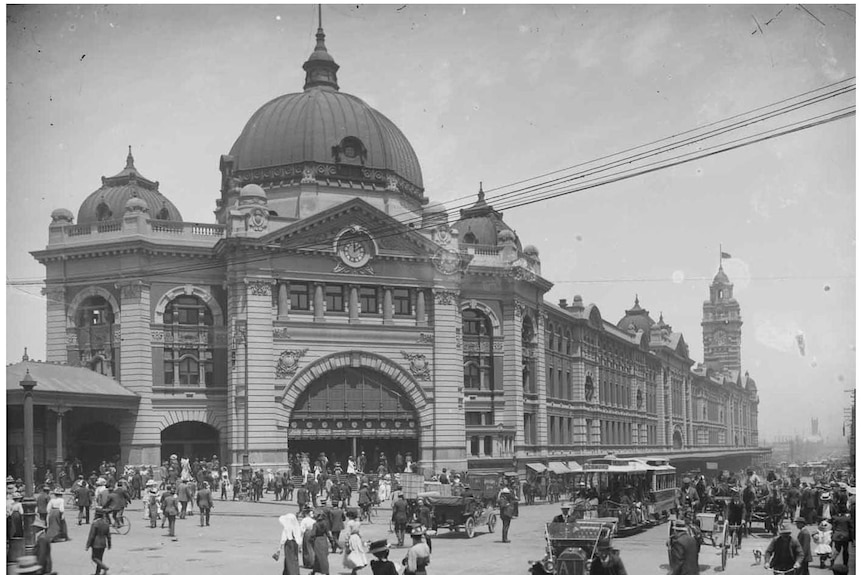 Flinders St station in Melbourne around 1900.