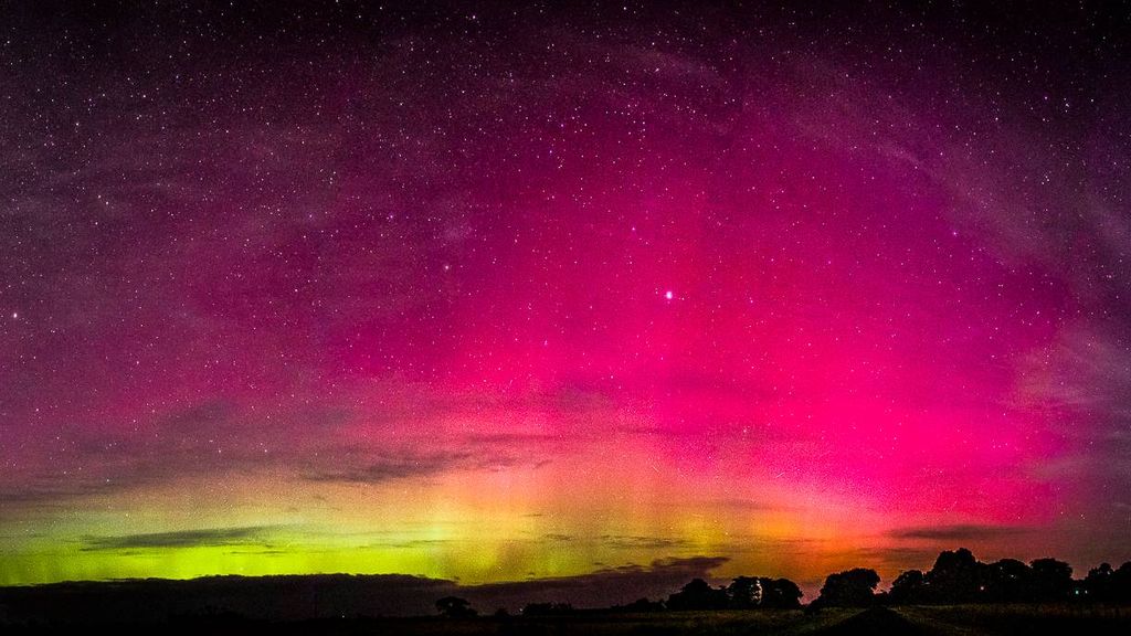 South Australians capture wonders of Aurora Australis in pictures, video -  ABC News