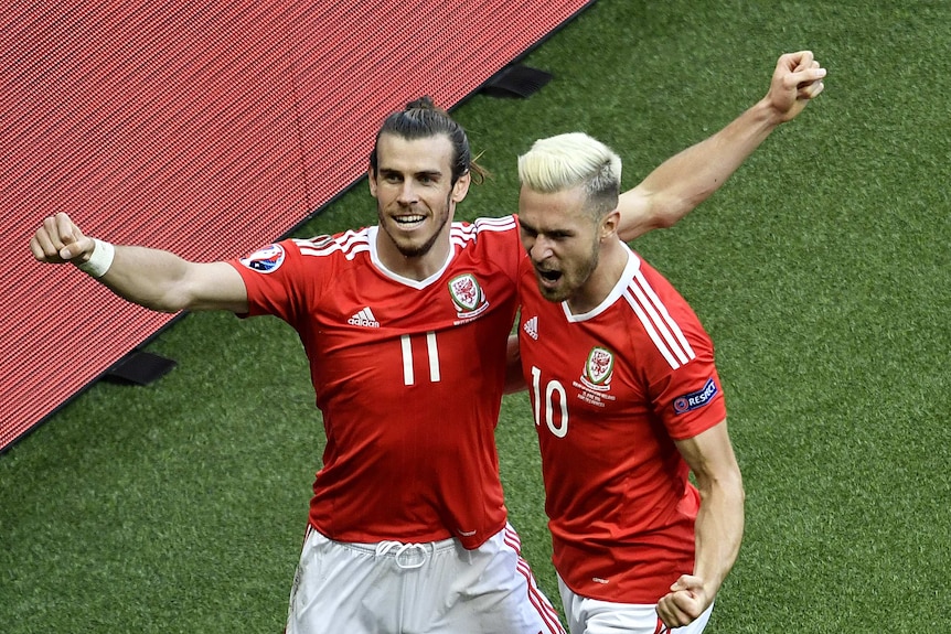 Gareth Bale celebrates with Aaron Ramsey
