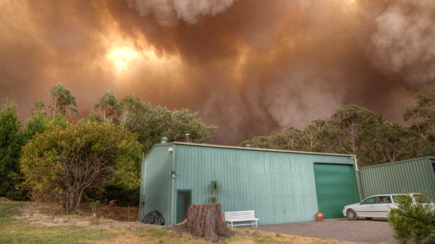 Residents were on high alert when the wind changed direction suddenly as the Lithgow fire headed towards Bilpin