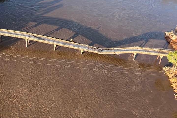Aerial photo of the broken Fitzroy River bridge, January 2023. 